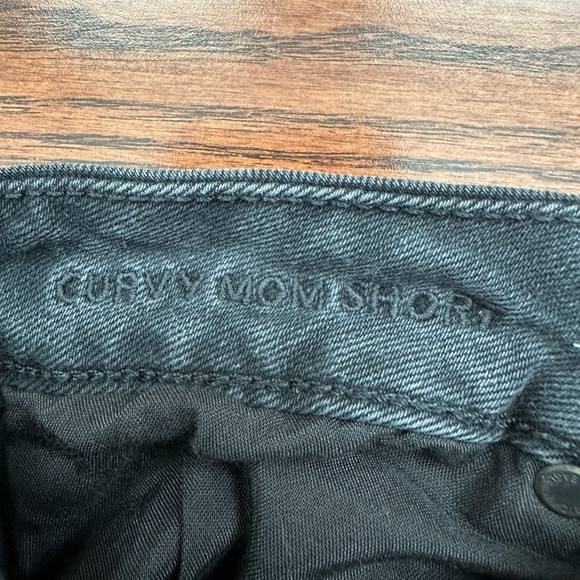American Eagle Curvy Mom Short High Rise - Picture 8 of 8